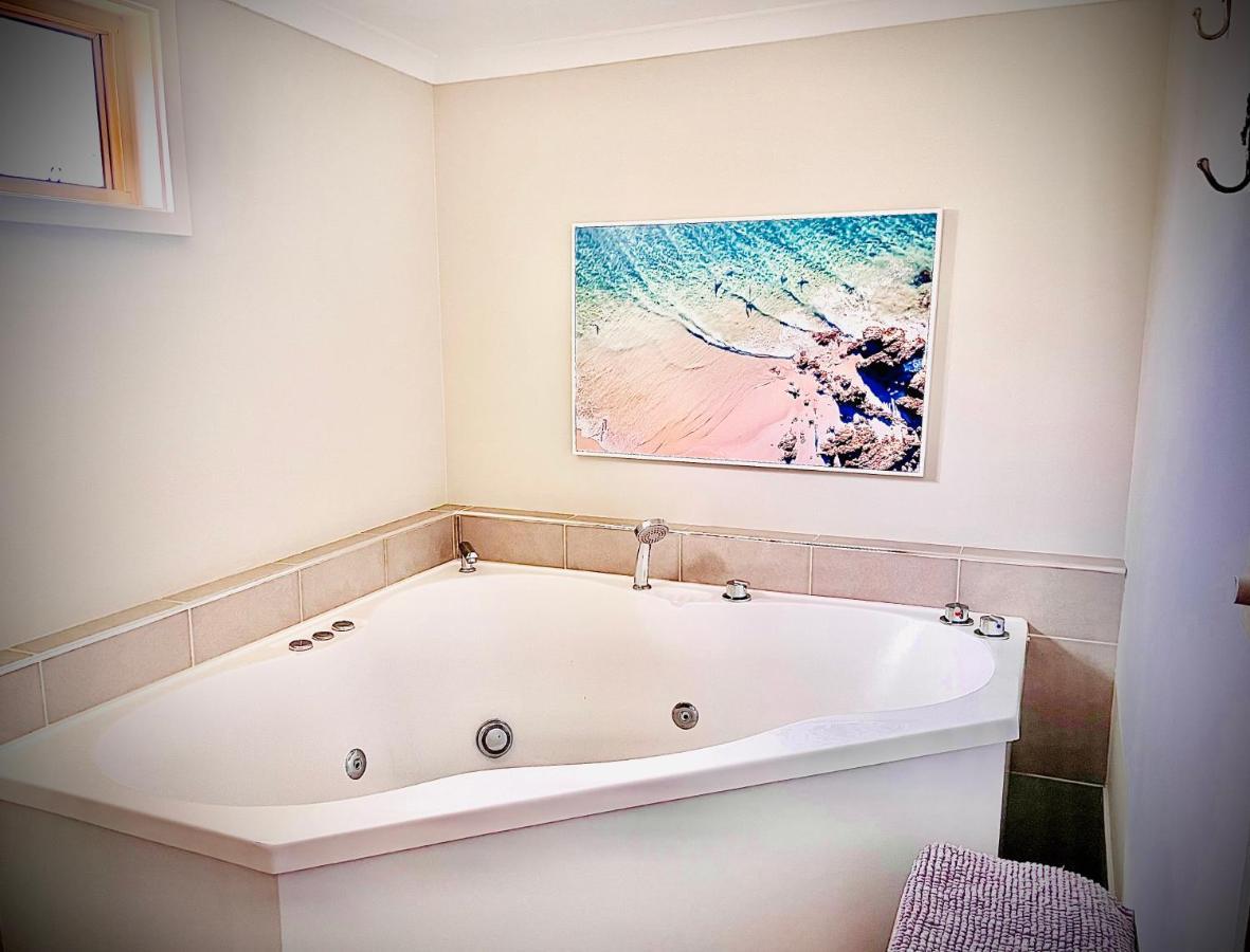 סוונסי Churchill'S B&B Twin Spa Getaway Studio מראה חיצוני תמונה
