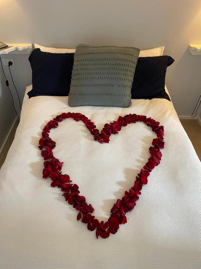 סוונסי Churchill'S B&B Twin Spa Getaway Studio מראה חיצוני תמונה