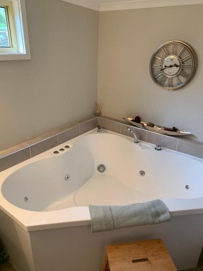 סוונסי Churchill'S B&B Twin Spa Getaway Studio מראה חיצוני תמונה