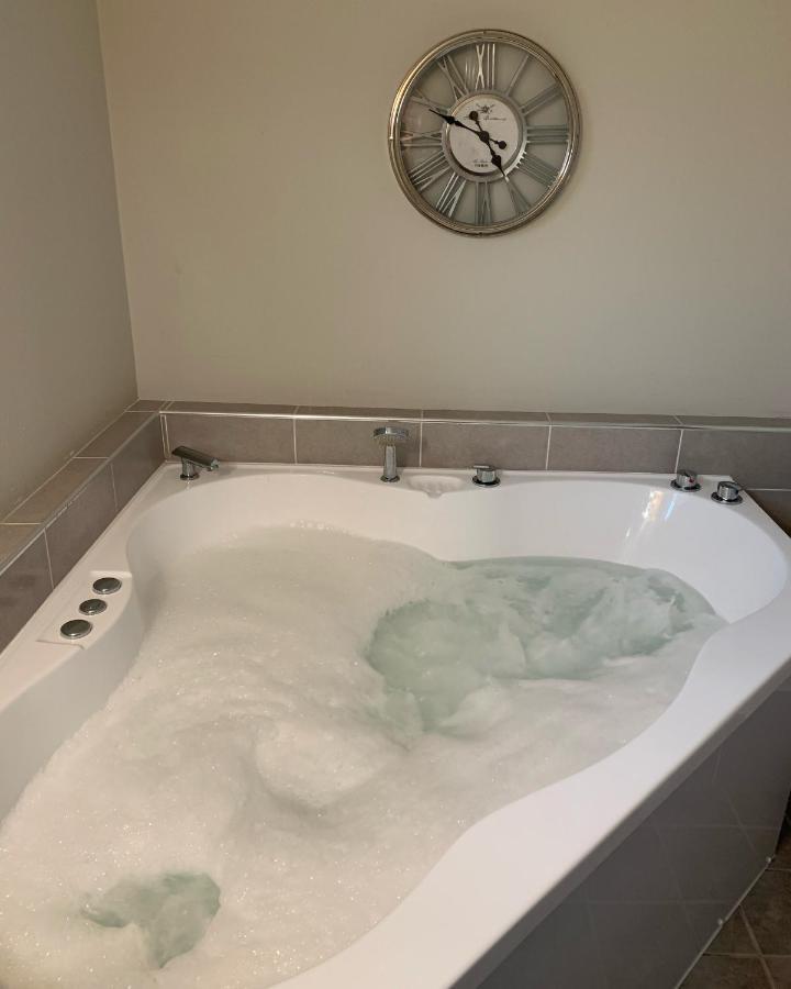 סוונסי Churchill'S B&B Twin Spa Getaway Studio מראה חיצוני תמונה